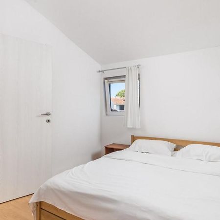 Rona Apartment Ivana Porec Bagian luar foto