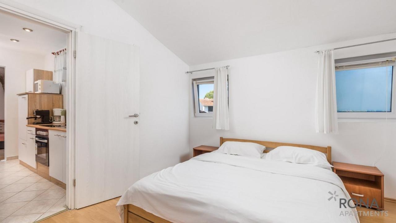 Rona Apartment Ivana Porec Bagian luar foto