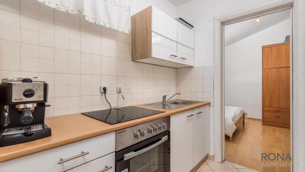 Rona Apartment Ivana Porec Bagian luar foto