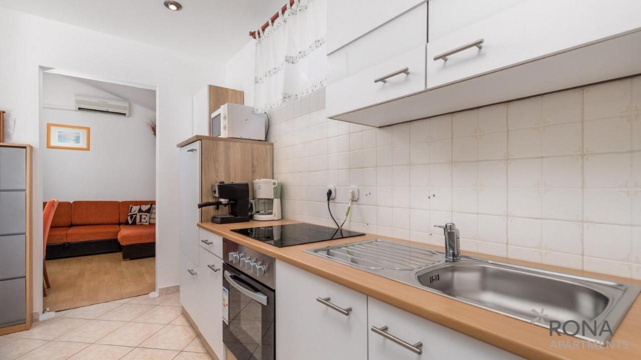 Rona Apartment Ivana Porec Bagian luar foto
