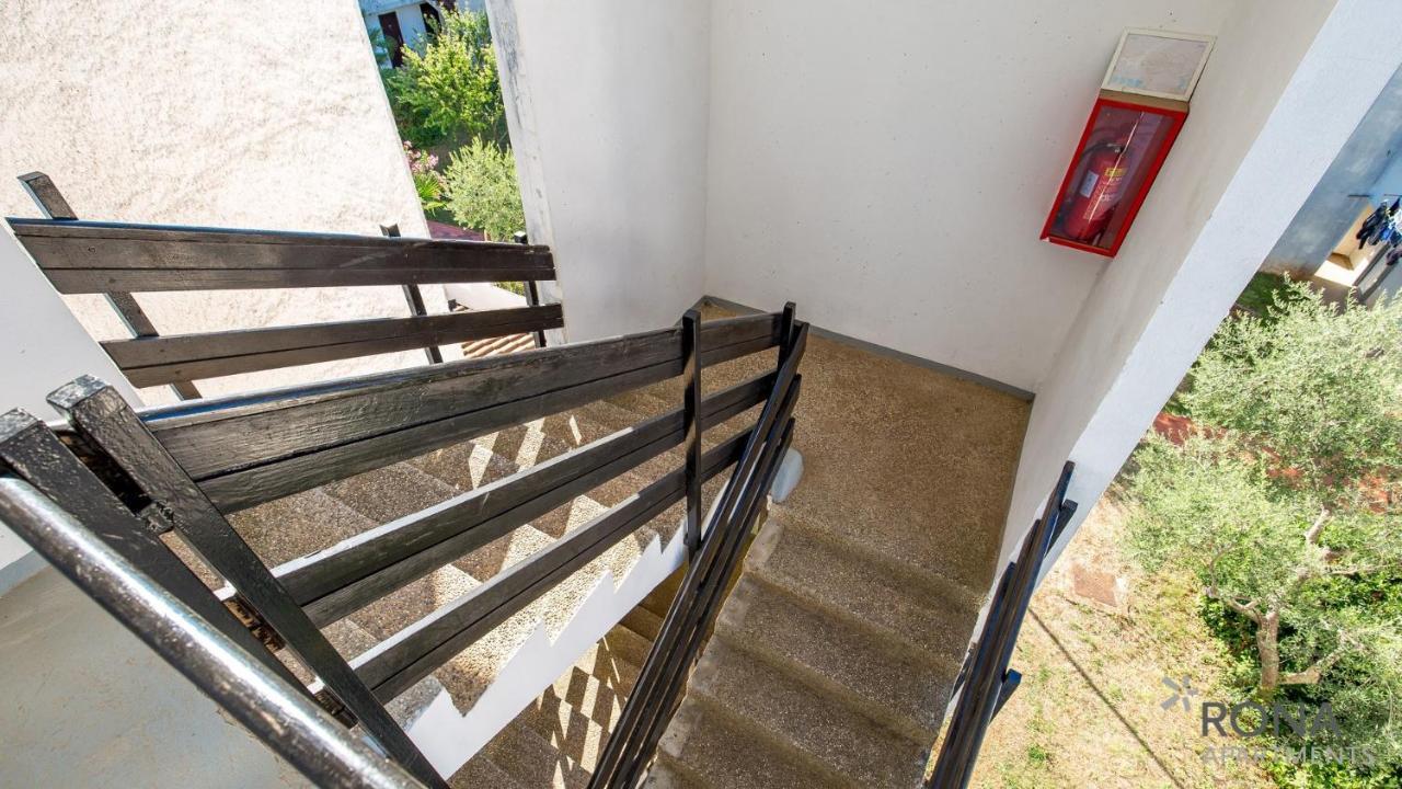 Rona Apartment Ivana Porec Bagian luar foto