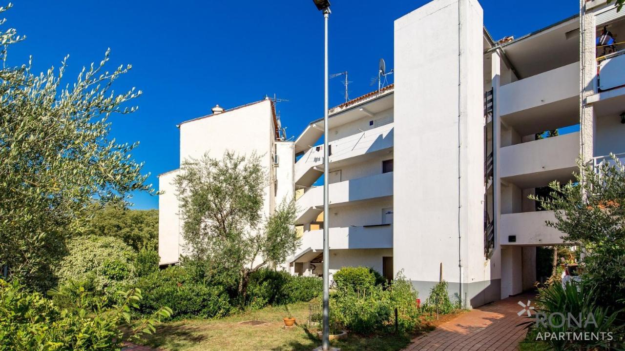 Rona Apartment Ivana Porec Bagian luar foto
